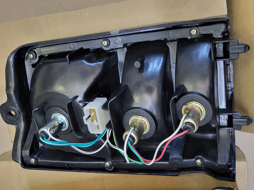 фото №14, Лампа задня задня права daihatsu cuore 86-90r. nowa комплектна