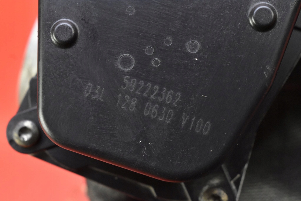 фото №8, Дросельна заслінка 03l128063q skoda superb 2 ii 1.6 tdi 105 km 08-13