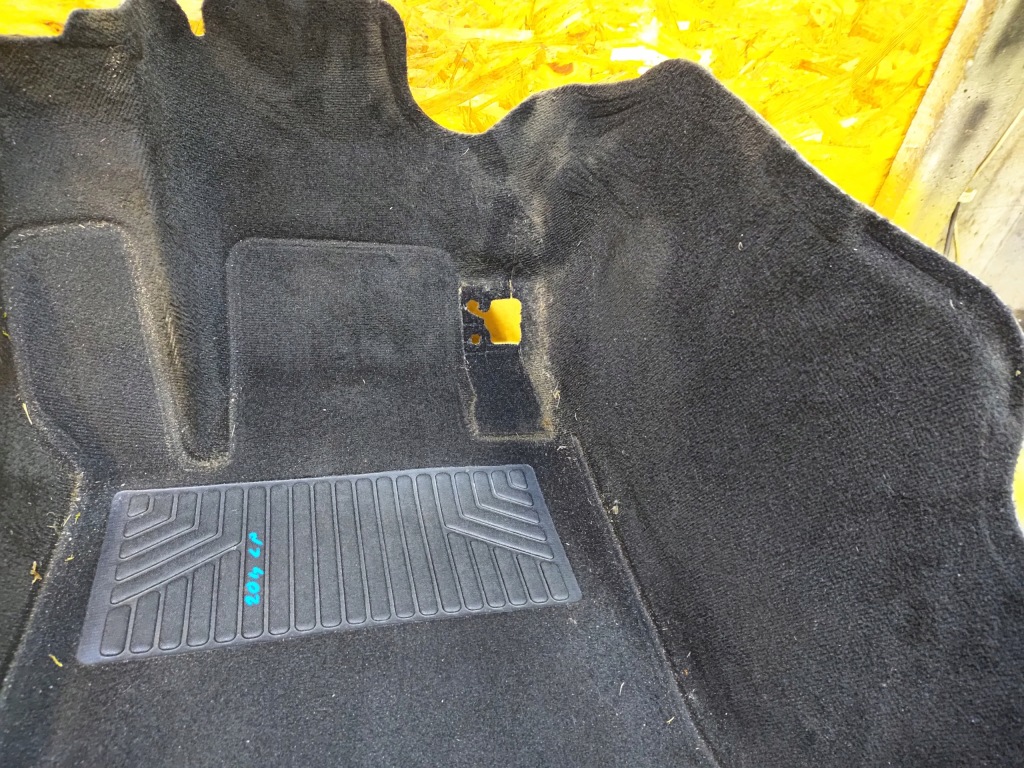 фото №4, Mercedes w204 коврик обшивка левый перед