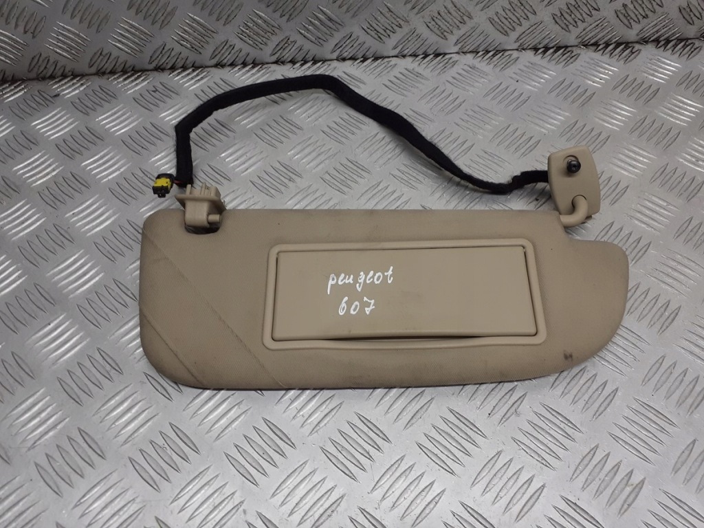 Купить Накладка солнцезащитная правый  peugeot 607