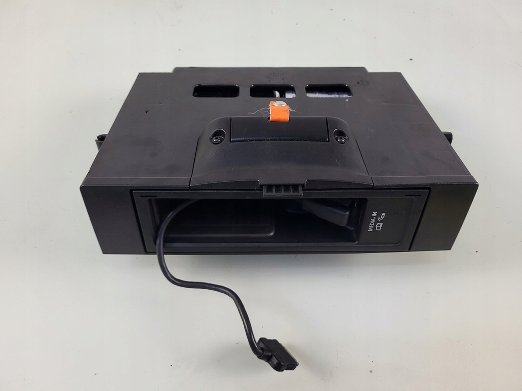 фото №1, Vw passat cc b7 lift інтерфейс port з'єднувач mmi мультимедійний кабель