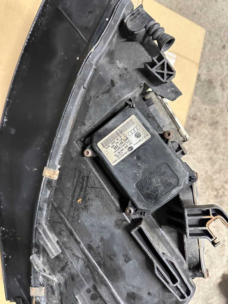 фото №9, A4 b8 s4 лампа правая перед передняя bi ксенон uk 8k0941004h