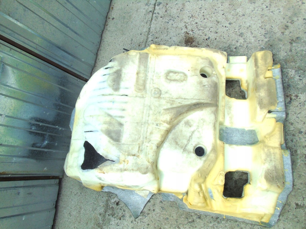 фото №8, Обшивка коврик правый левый перед volvo v50 s40 ii