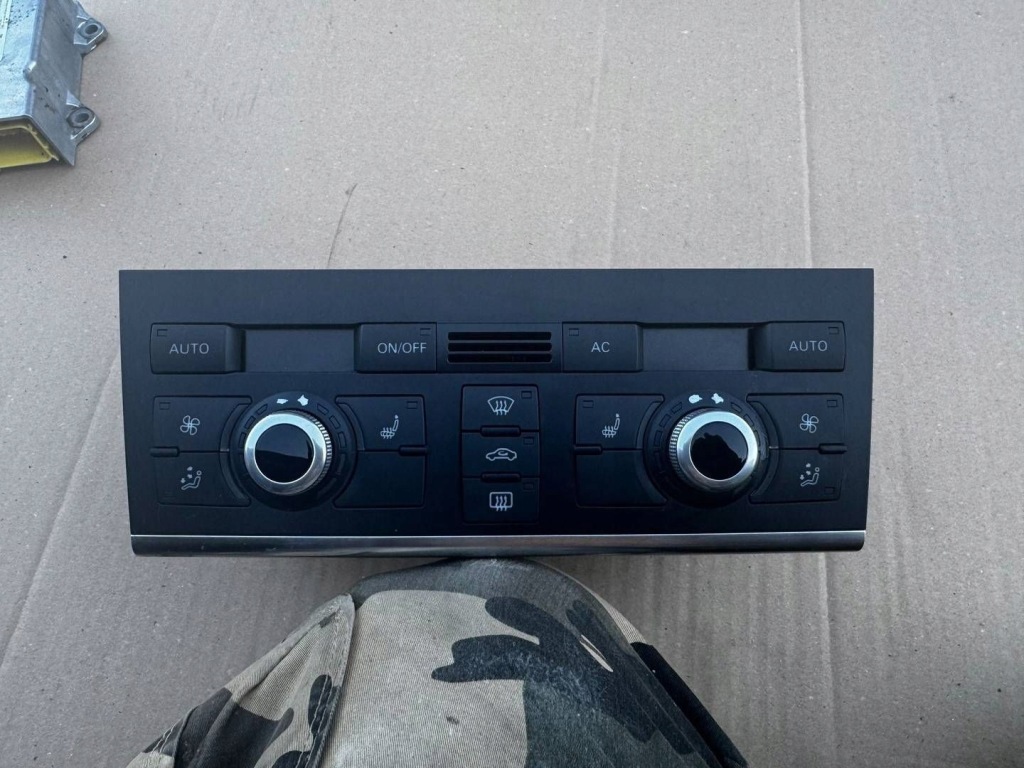 фото №1, Audi q7 4l панель кондиціонера обдув 4l0820043ae