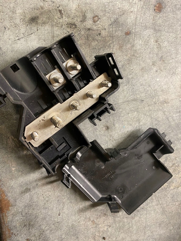 фото №1, Коробка предохранителей 4f0941824 audi a6 c6