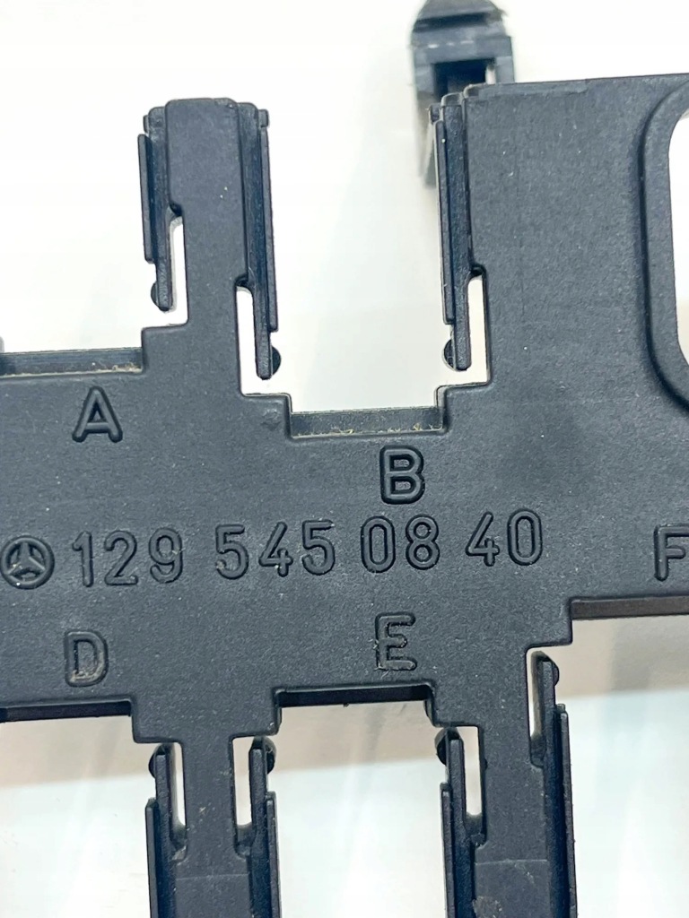 Купити Кронштейн коробка запобіжників mercedes-benz sl r129 a1295450840 33520083