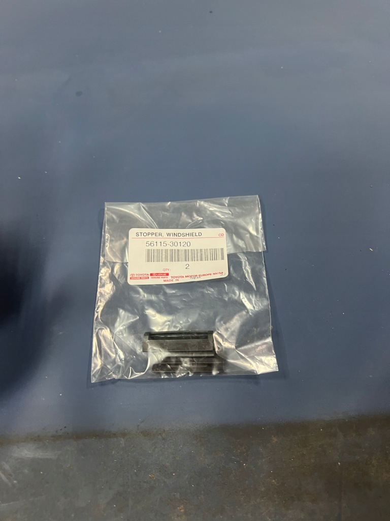 Купить Toyota lexus клипса стекло передней 56115-30120 2szt