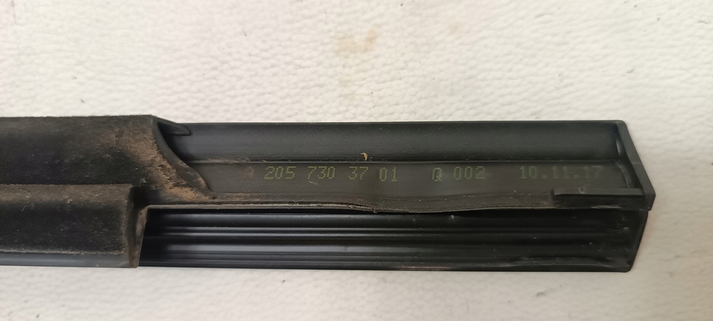 фото №8, Mercedes w205 c43 17r молдинг ущільнювач лівий задня