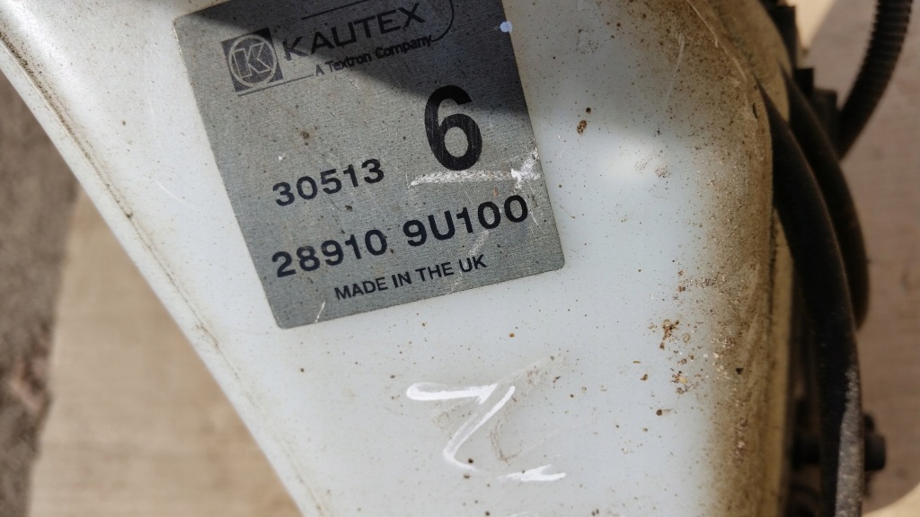 Nissan note e11 бак омывателя бачок Киев