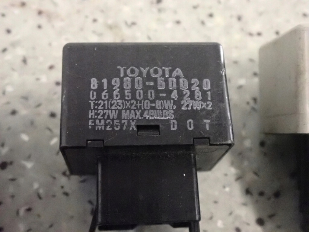 фото №6, Toyota corolla yaris rav реле поворотник