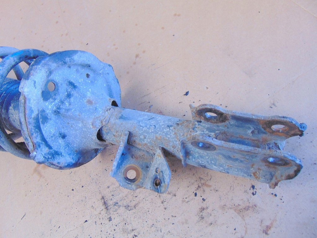 фото №9, Hyundai i10 1.25 16v 09r амортизатор правый перед