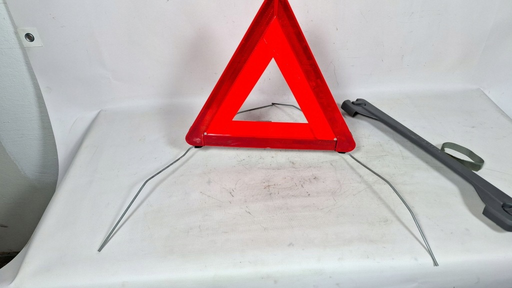 Треугольник предупредительный задний volvo s80 9190063 Недорого