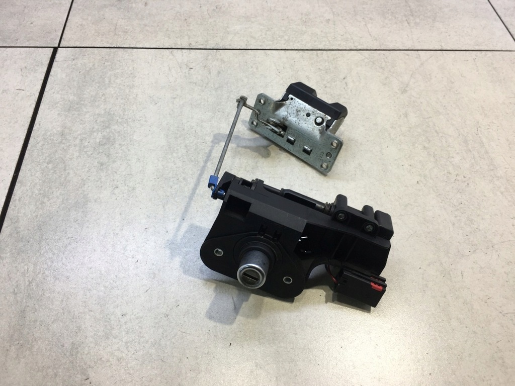 фото №1, Opel оригинальный номер 90563999 замок крышки багажника