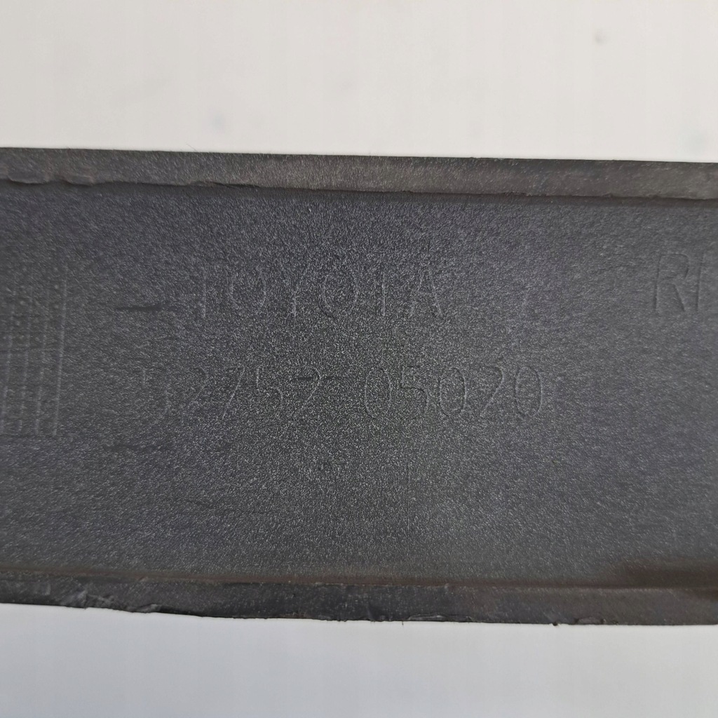 фото №7, Toyota avensis задня сторона права молдинг бампера заднього 52752-05020