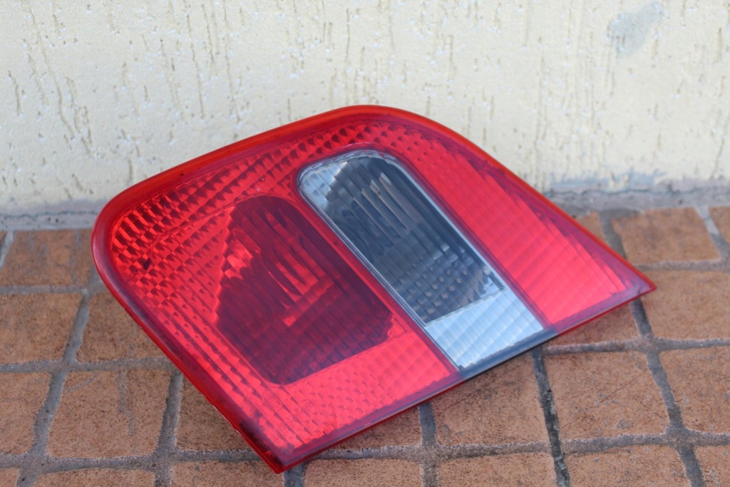 фото №1, Лампа крышки правый задняя mitsubishi carisma 151208