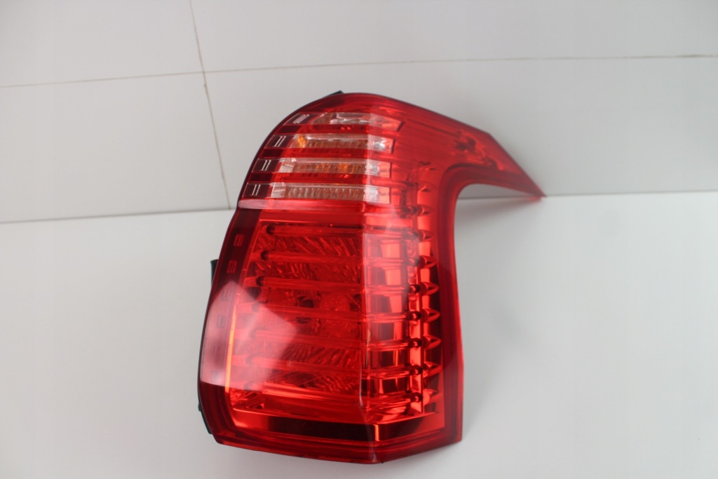 фото №1, Лампа правый задняя задняя peugeot 5008 09-13r