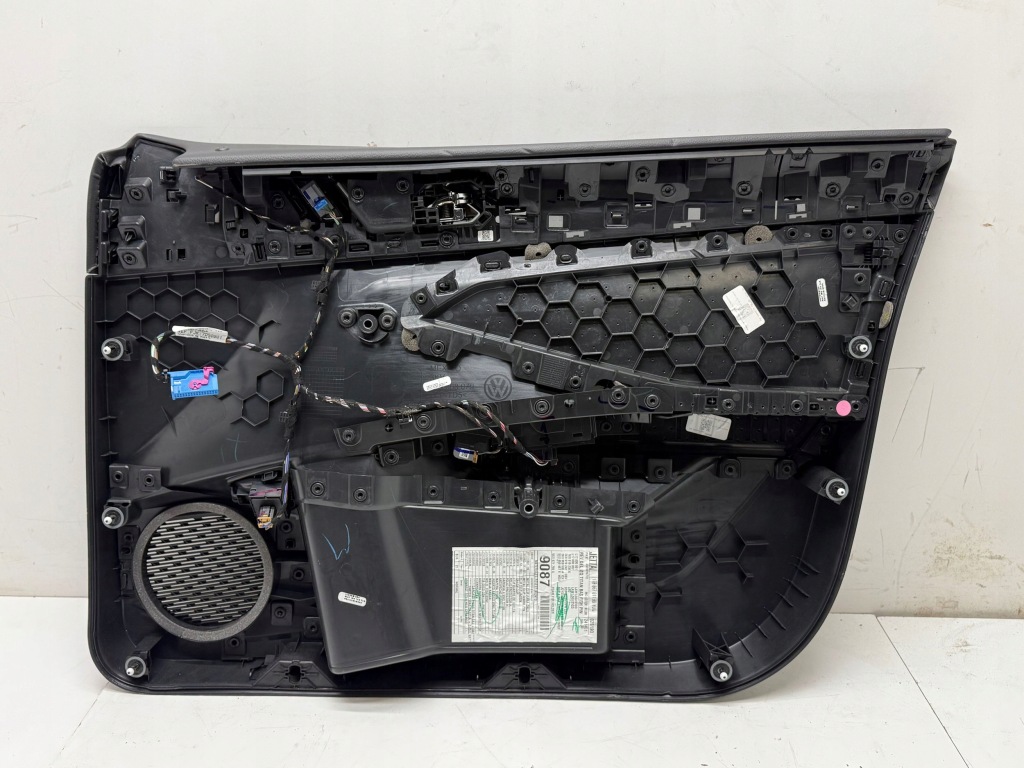 2023 volkswagen jetta америка обшивка дверь передних в Украине