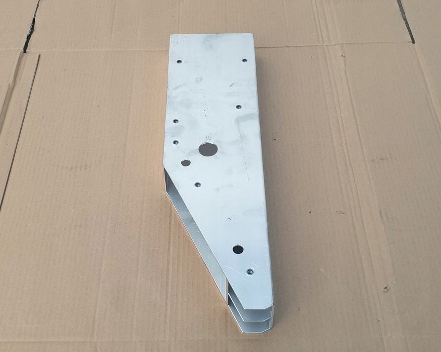 фото №1, Audi r8 балка кронштейн зона 420803501m