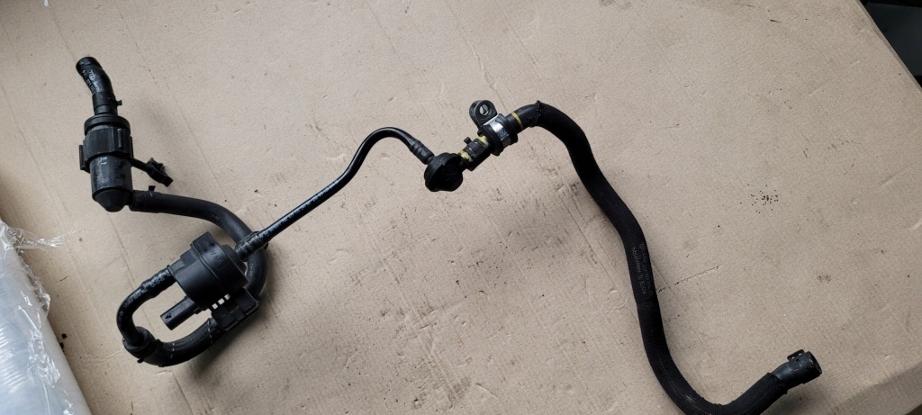 фото №1, S7 4g a7 шланг трубка клапан wąż 4.0 tfsi 06h906517l s6 c7 4g