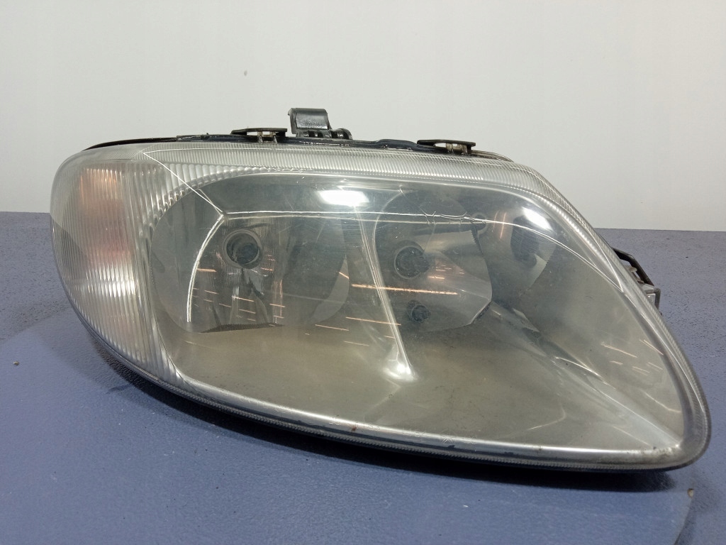 фото №1, Chrysler voyager iv фара правий eu 04857702ab