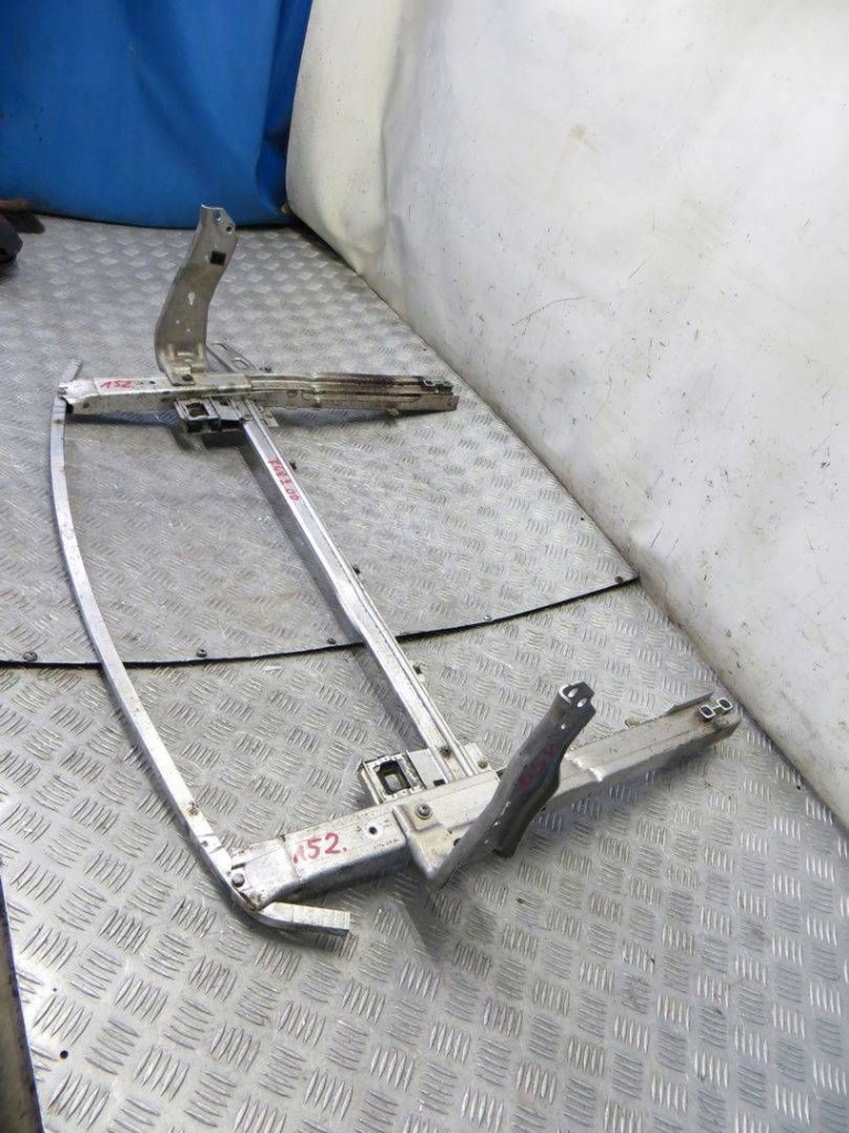 фото №6, 12484. bmw 1 f40 кронштейн pas левый перед 7301585