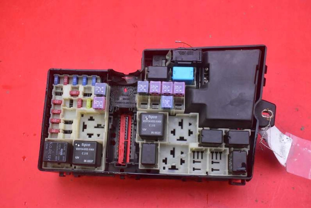 фото №7, Коробка запобіжників 518818109 mazda 3 1 i bk 2.0 16v 150 km 03-06