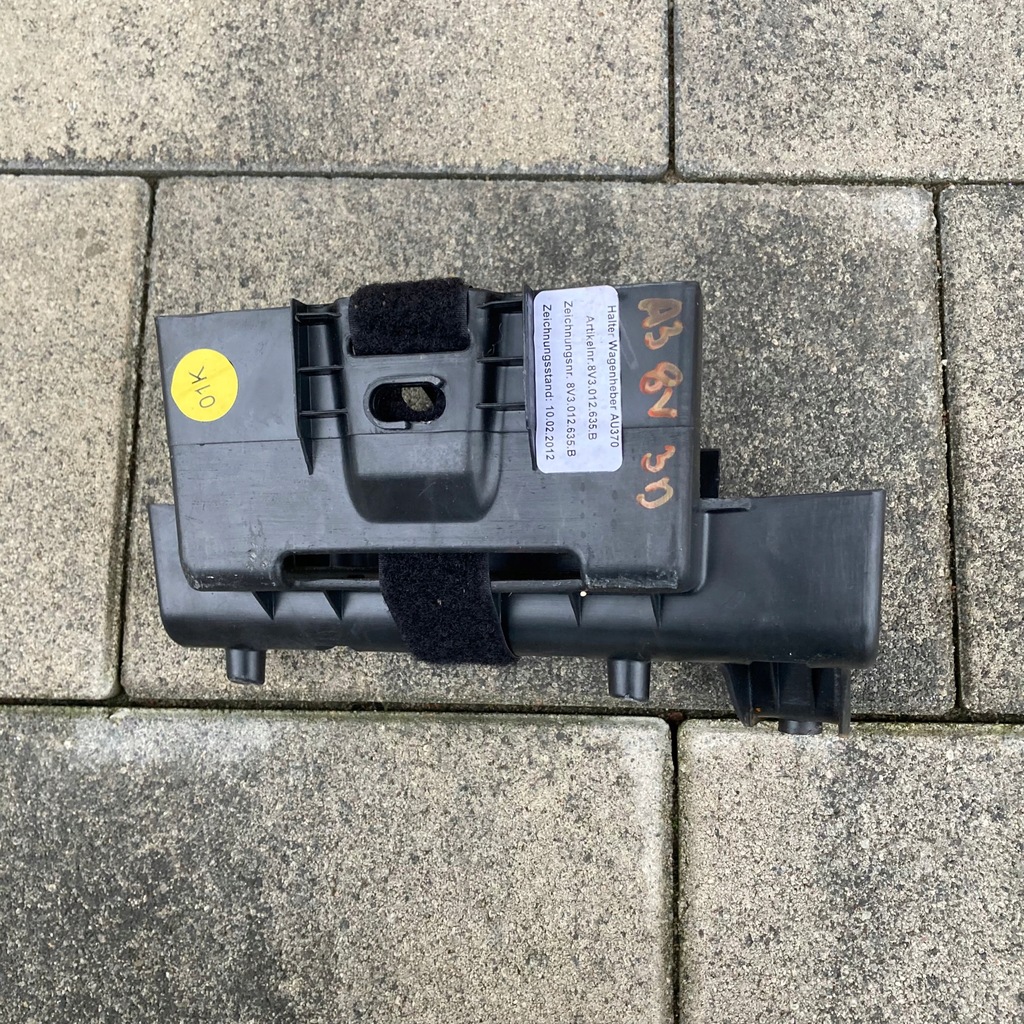 фото №5, Audi a3 8v 3-d 2012 - кронштейн домкрата 8v3012635b