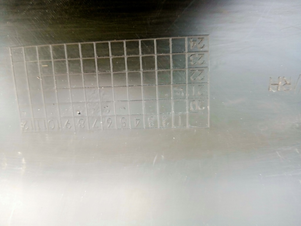 фото №11, Toyota hilux viii права молдинг крила задня