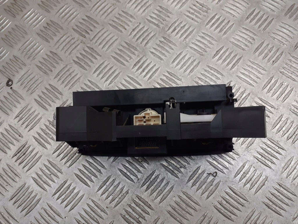 фото №3, Панель обдув mitsubishi space star mn140637