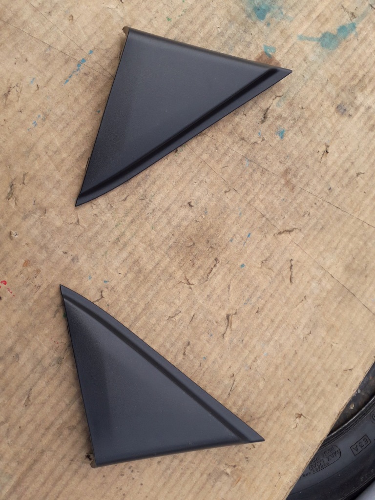 фото №2, Пластик трикутник внутрішній двері peugeot 208 19-