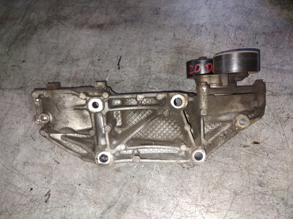 Кронштейн генератора 8200881264 renault laguna 2 2.0 dci Оригинал