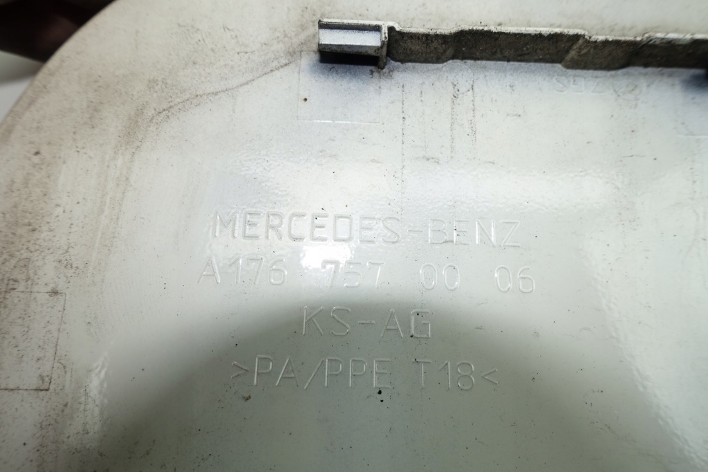 Mercedes w176 крышка заливной топлива белый 650 1767570006 в Украине
