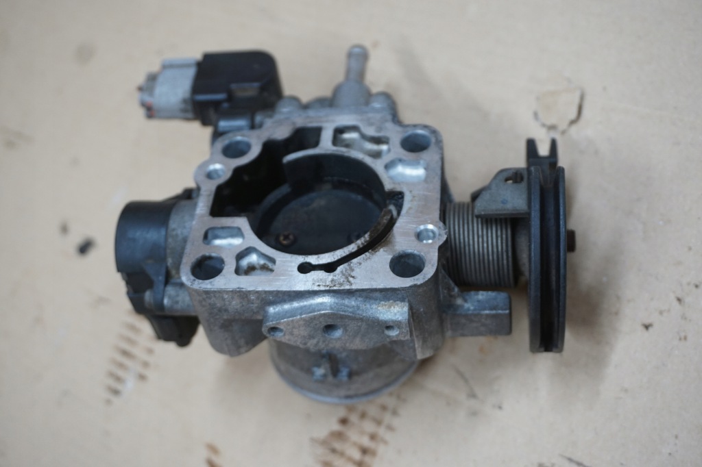 фото №13, Suzuki jimny дроссельная заслонка 1,3 16v 01r