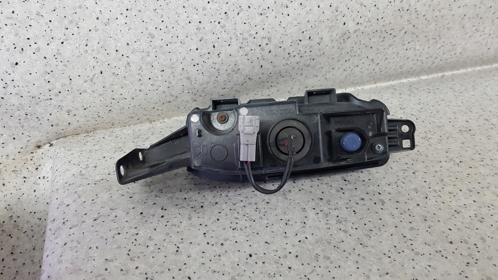 Toyota prius + plus рестайлинг  2015 - правый led drl противотуманная фара 2409 Оригинал