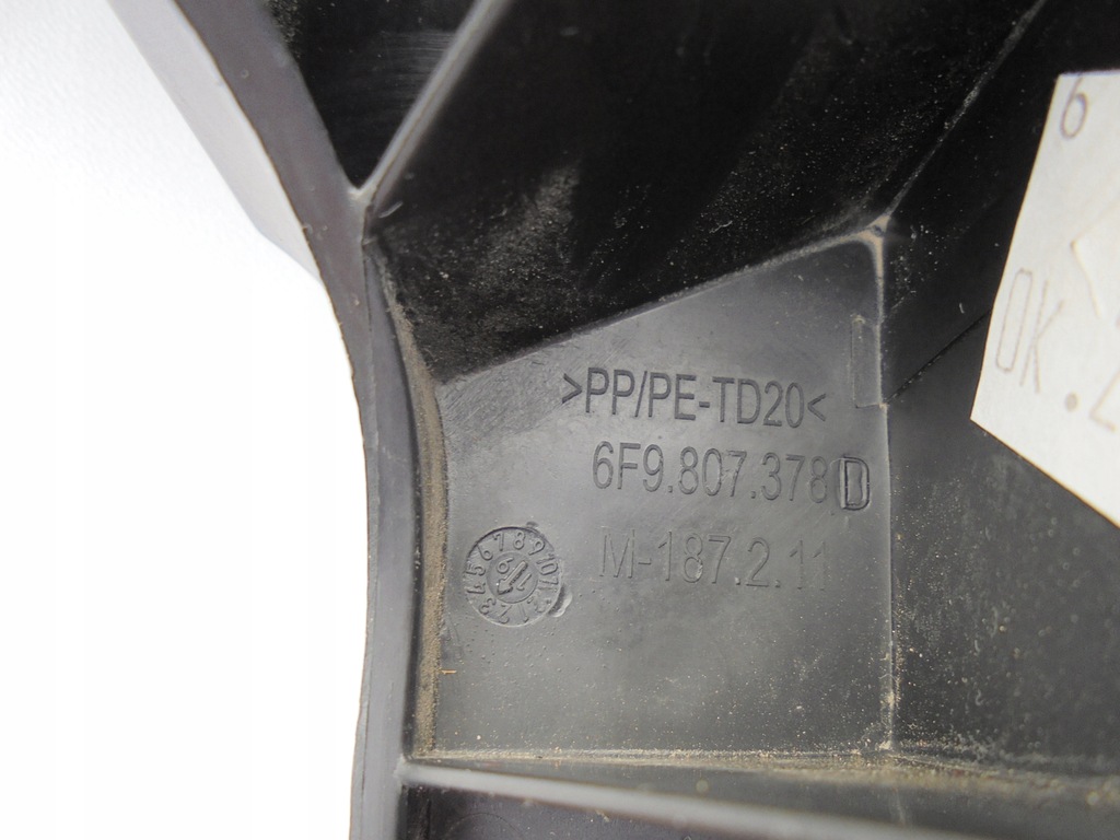 фото №8, Volkswagen оригінальний номер 6f9807378d напрямна бампера правий задній