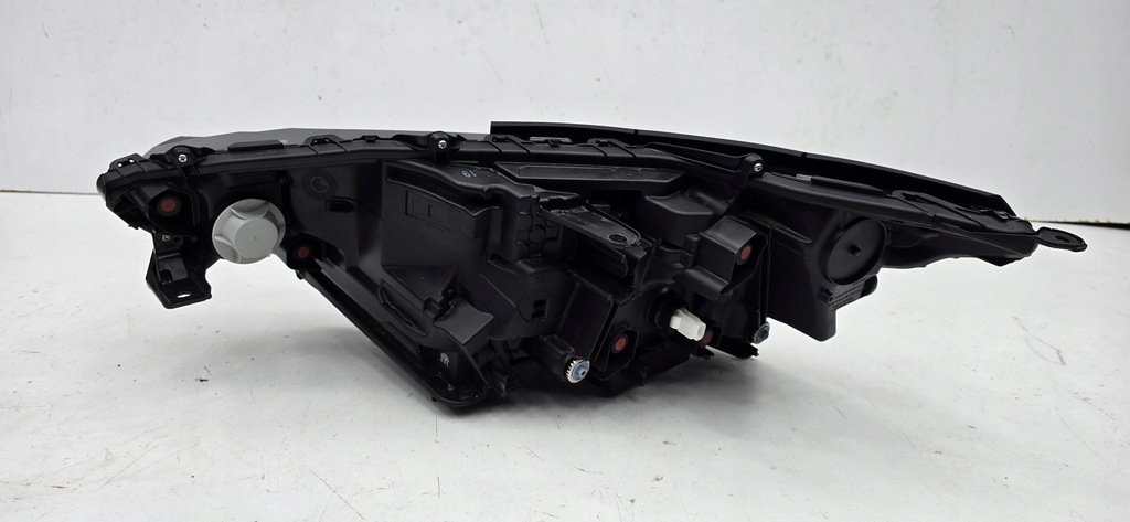 фото №4, Toyota bz4x лампа передня права перед led