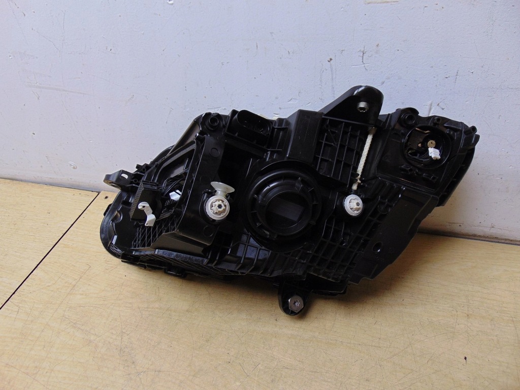 фото №13, Лампа правая перед mercedes w205 lift a2059062206 europa