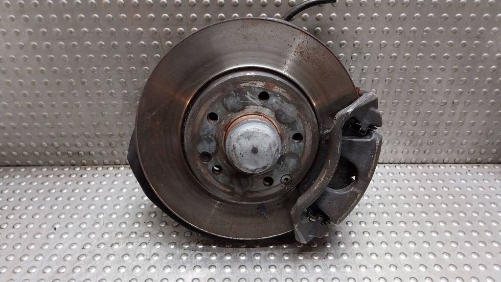 фото №1, Поворотный кулак ступица суппорт левый перед 20900 mercedes w203 w209 slk r171 2.2cdi