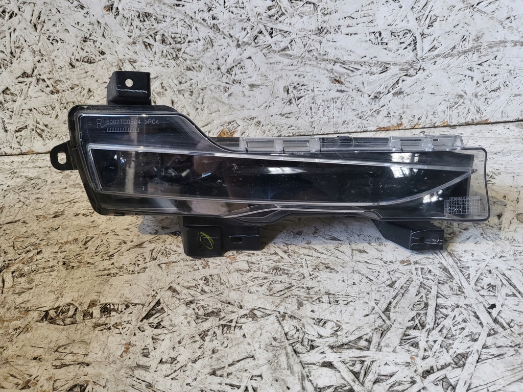 фото №1, Tesla model 3 противотуманная фара правый led drl 1077396-00-d