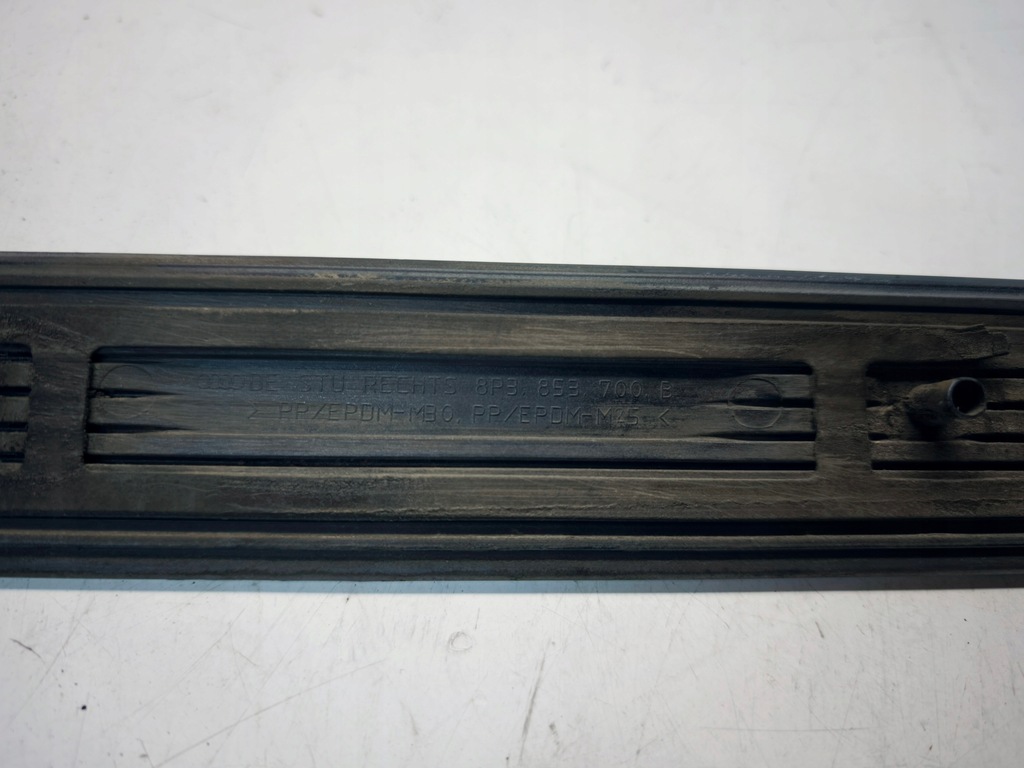 фото №5, Молдинг з крила правий задня audi a3 8p 8p3853700b