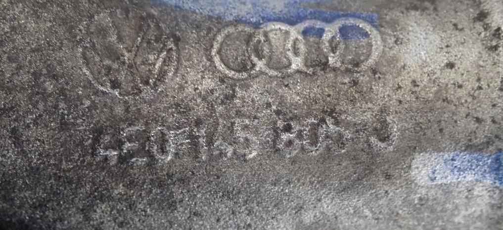 Інтеркулер лівий 4e0145805j audi a8 d3 4e Оригінал