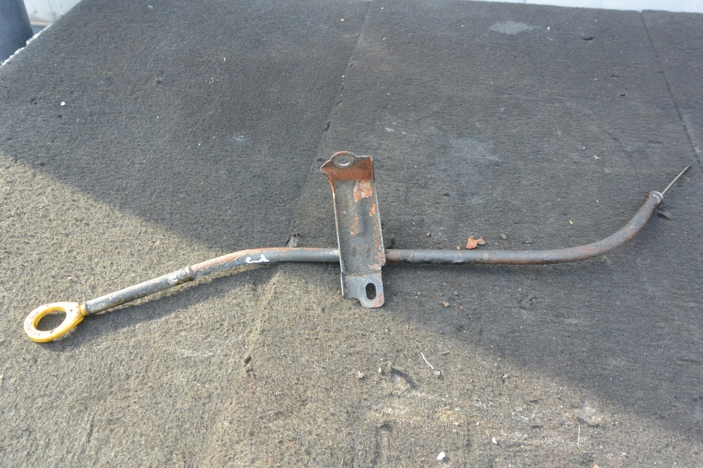 фото №1, Щуп масла toyota auris prius plus + 1.8 бензин