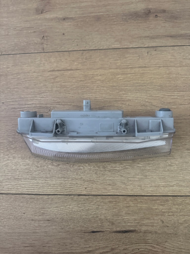 Фара правый  led drl к движение dziennej mercedes w204 w212 r172 a2049069000 Киев