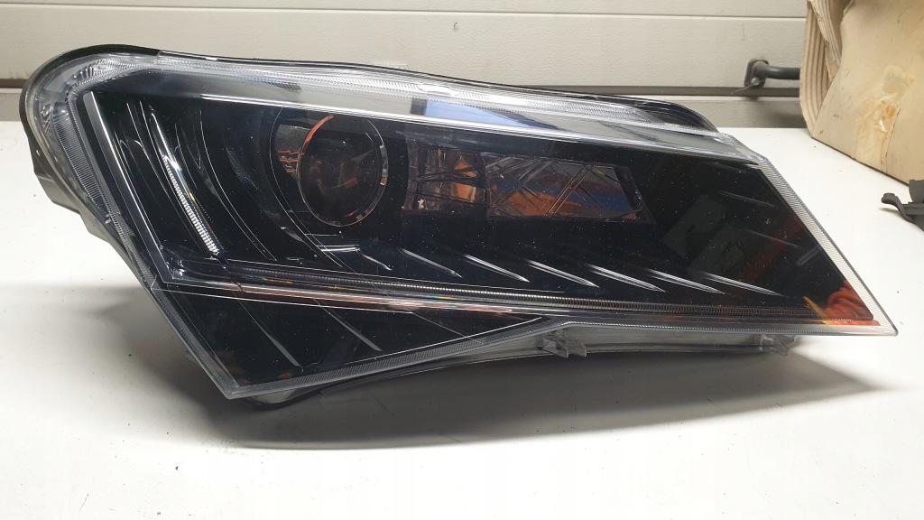 Купить Правый ксенон led skoda superb 3 3v1941016b ideał