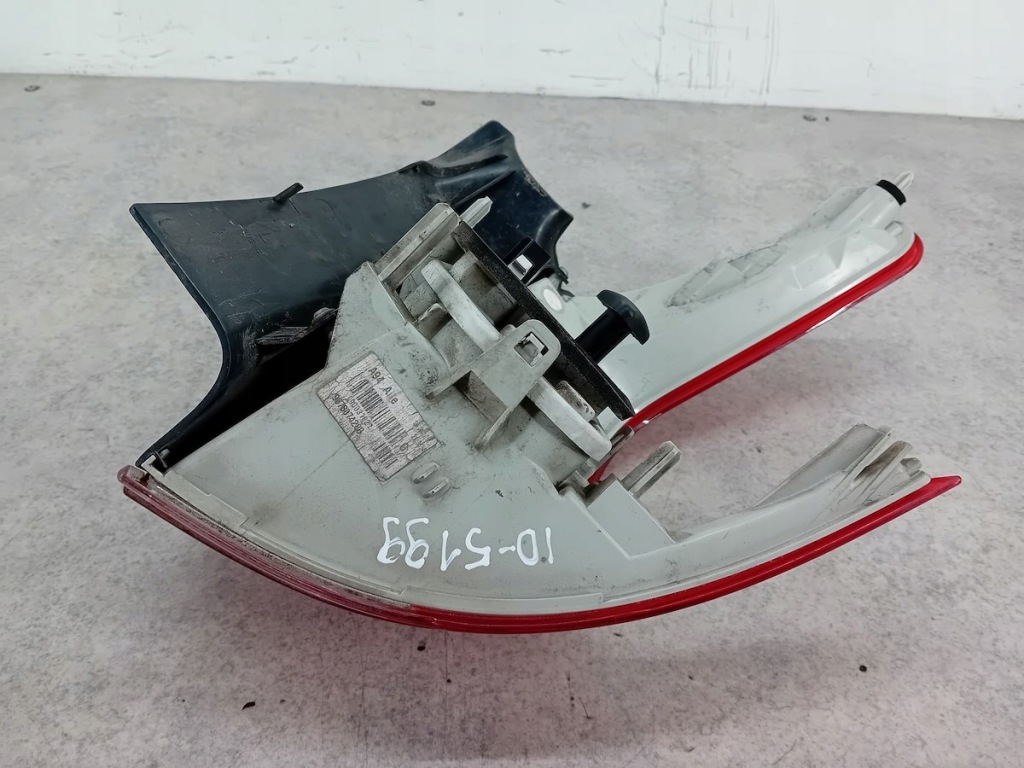 Купити Фара задня ліва peugeot 2008 1 9678074280