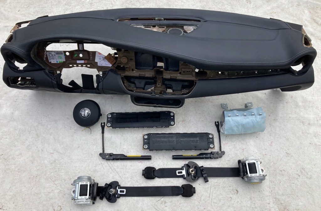 фото №1, Alfa roemo giulia панель приладів панель приладів консоль подушки безпеки