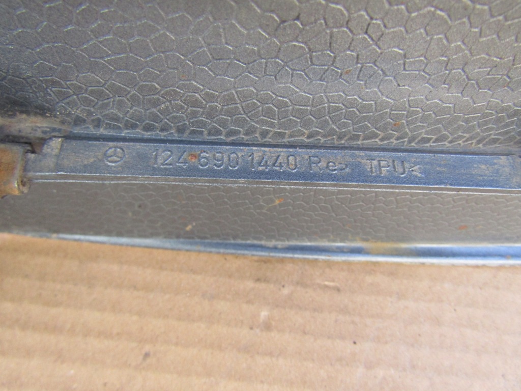 36 mercedes w124 хром права молдинг широка крила правий перед колір 199 в Україні