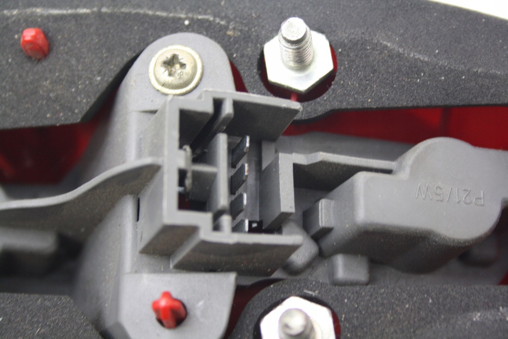 фото №11, Лампа правый задняя крыла alfa romeo 147 lift 46556347 03323010