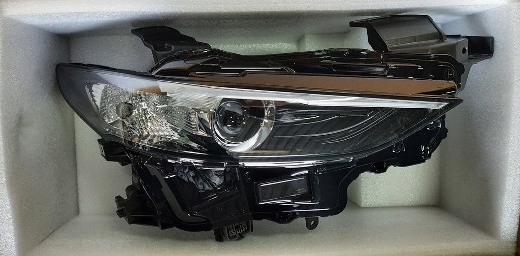 фото №2, Nowa права лампа mazda 3 bp od 2019- led