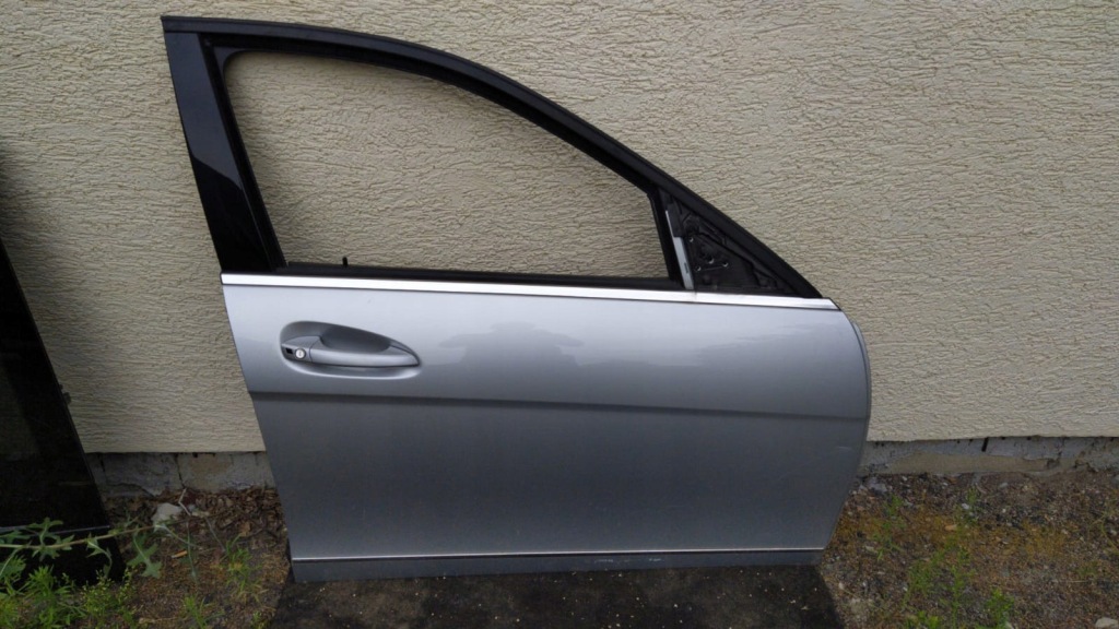 фото №1, Mercedes w204 дверь правое передние полный